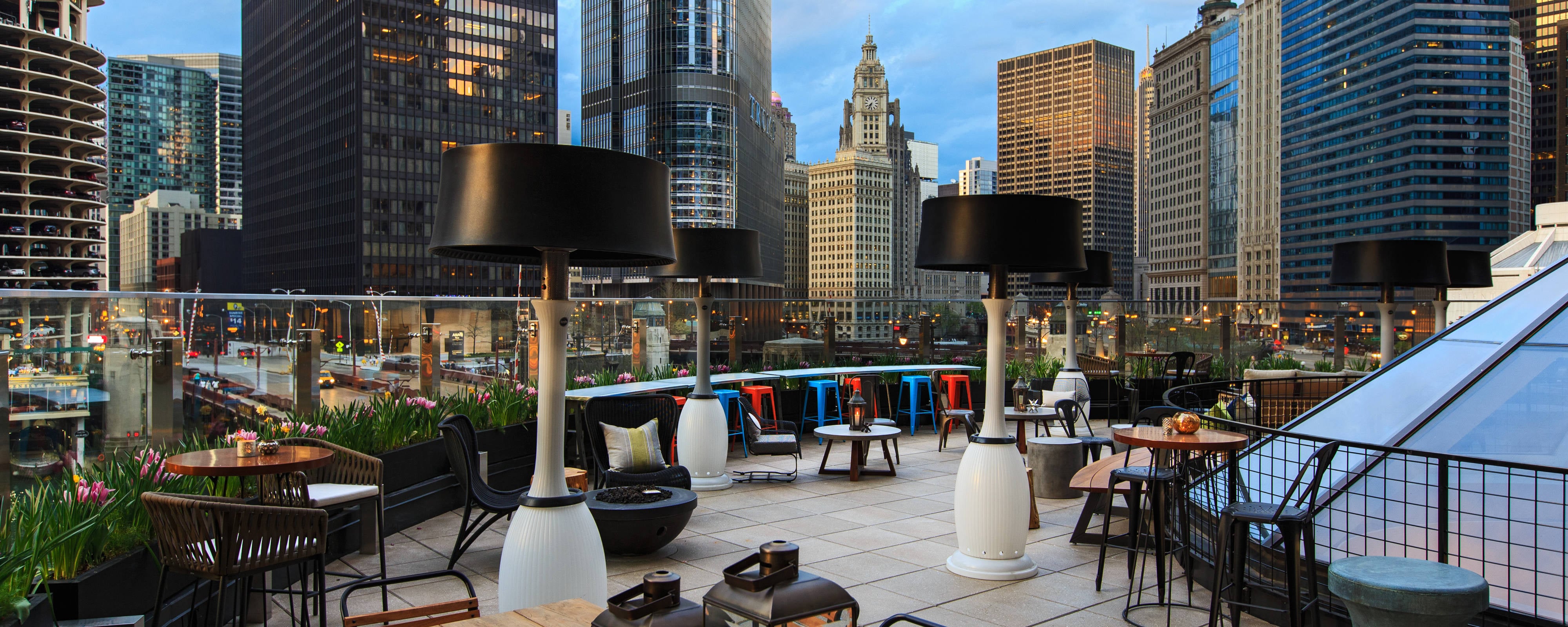 Rooftop Bars and Downtown Restaurants | Renaissance Chicago Downtown Hotel