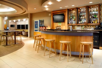 Springhill-Suites-Waukegan-Hotel-Cocktail-Lounge