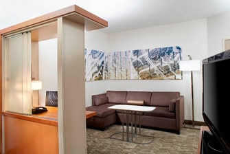 Springhill-suites-guestroom-suite-seating area