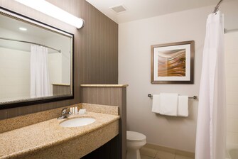 Chico California Hotel Suite Bathroom