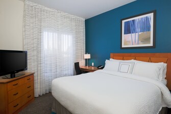 Chico California Hotel Suite Bedroom