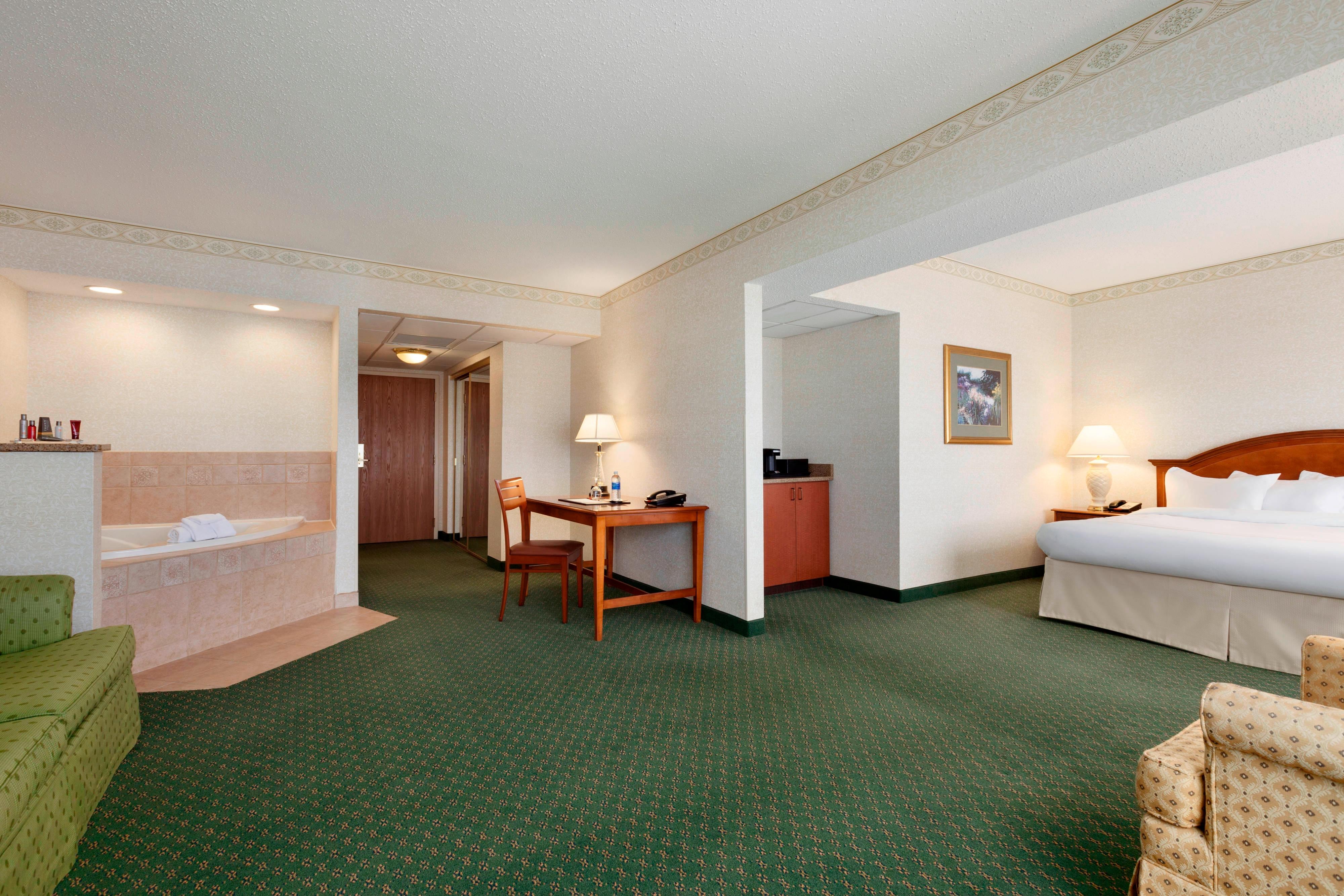 Rooms and Hotel Suites Cedar Rapids  Iowa Cedar Rapids Marriott