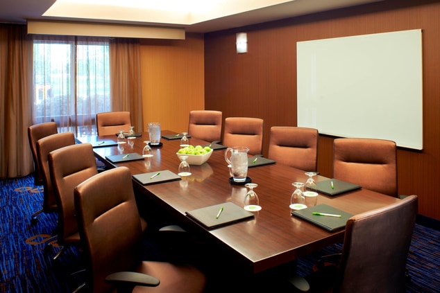 Meeting room Middleburg Heights OH