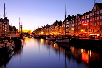 Farbenfrohes Restaurant in Nyhavn (Kopenhagen)