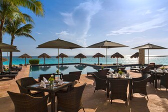 Royal Beach Club Terrace - Breakfast by the Pool