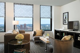 Luxury Cincinnati hotel suite