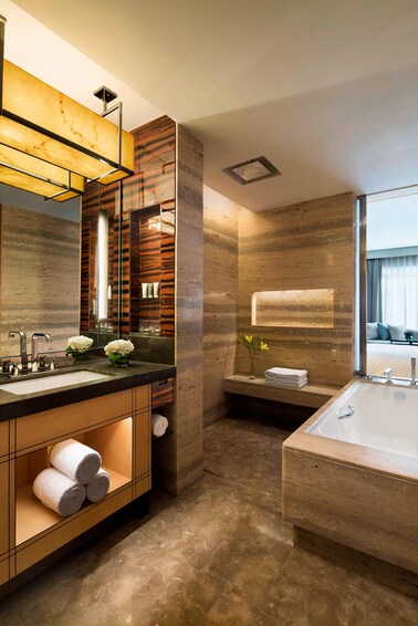 Jw Marriott Hotel New Delhi Aerocity, Hotels With Bathtub In Bedroom Delhi