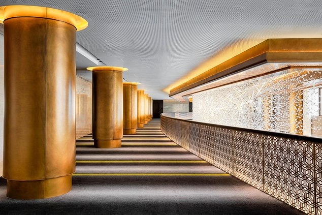 Das funktionale Foyer mit separatem Eingang kann bis zu 1000 Gäste aufnehmen - der perfekte Veranstaltungsort für Ihre Empfänge.