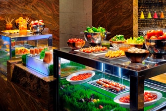 مكان تناول الطعام في بوفيه فندق دبي