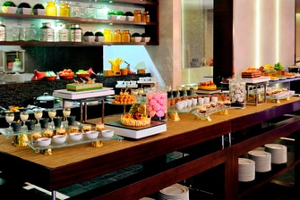 Dubai Restaurant Dessert Tisch