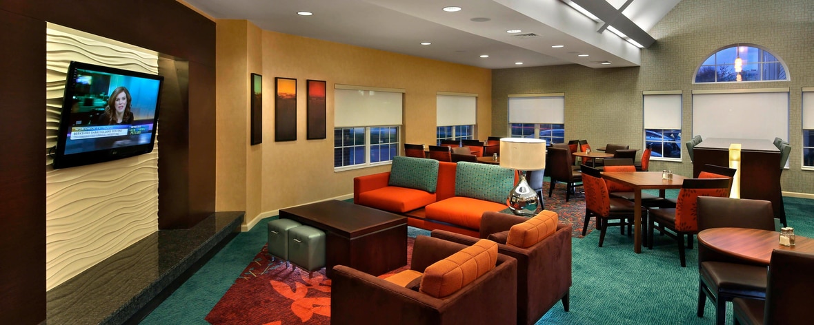 Lobby-Lounge in Hotel in Danbury