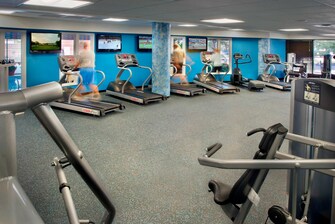 Fitness center in EWR hotel