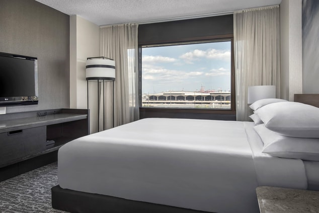 King room Newark airport view