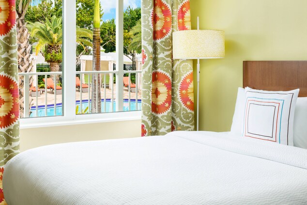 Guest Room, Pool View