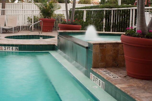 Fort Lauderdale Hotel Pool & Whirlpool