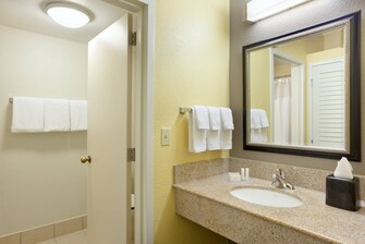 Plantation, FL Hotel Guest Bathroom