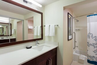 Plantation FL Hotel Suite Bathroom