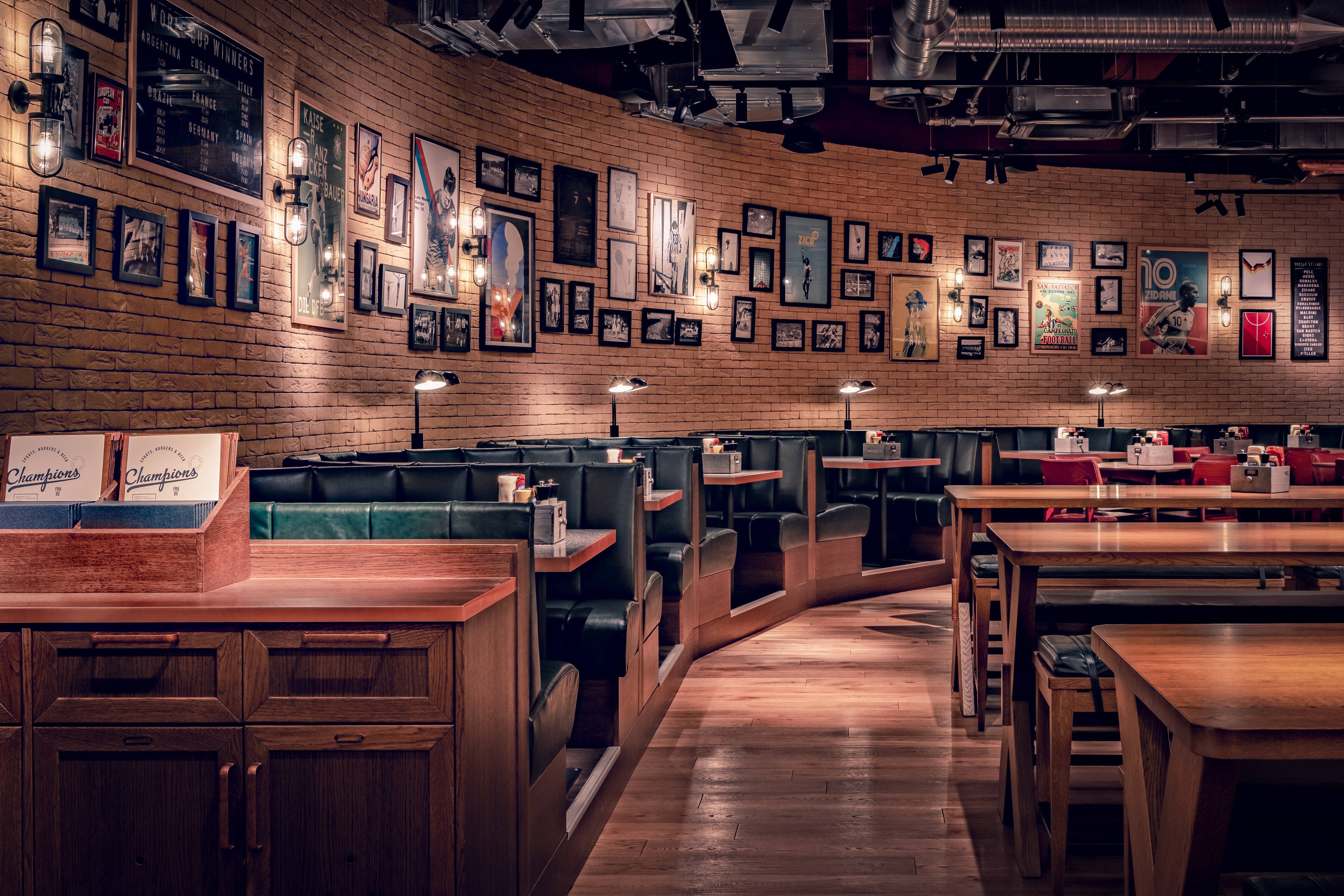 Bar und Restaurant Champions – Sitzbereich