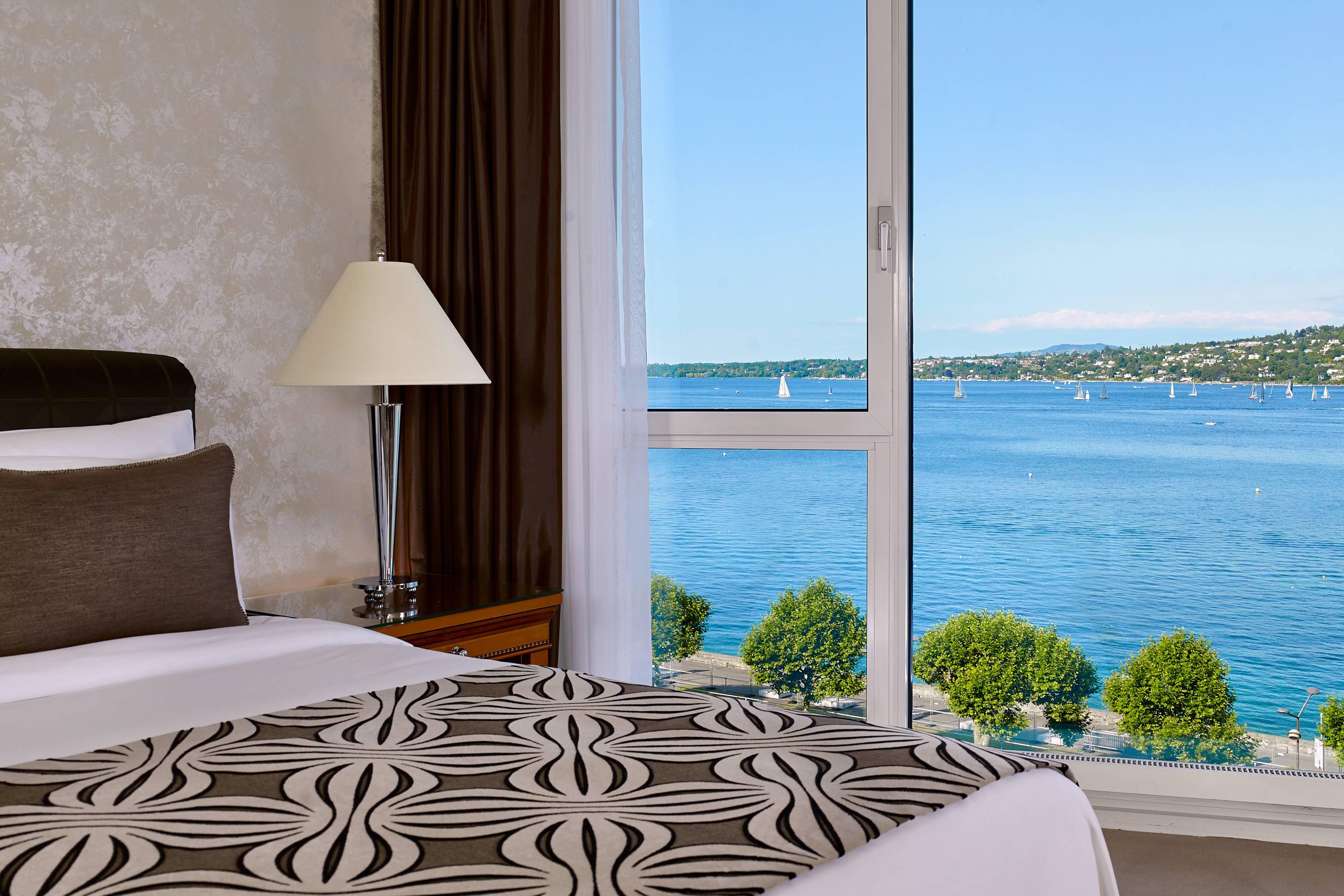 Junior Suite - Bedroom with lake View