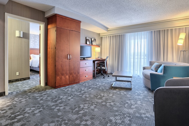 Mechanicsburg PA hotel suite
