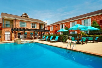 Hotel con piscina junto al centro comercial Galleria de Houston