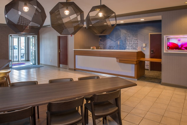 SpringHill Suites Herndon Lobby Table