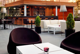 Restaurant und Bar mit Terrasse in Hotel in Istanbul