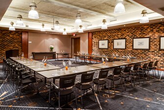 Conference Room – U-Shape Setup