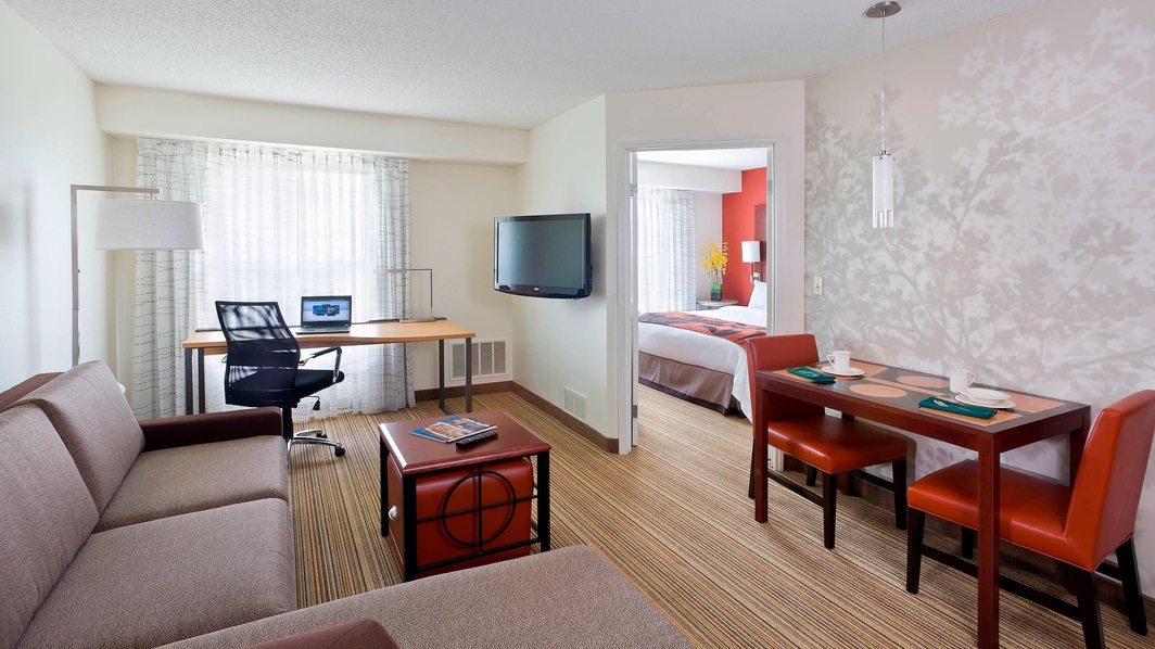 Lansing Michigan Hotel Suite
