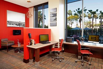 LAX Hotel Business Center