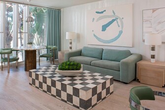 Avalon Premier One-Bedroom Suite - Living Room