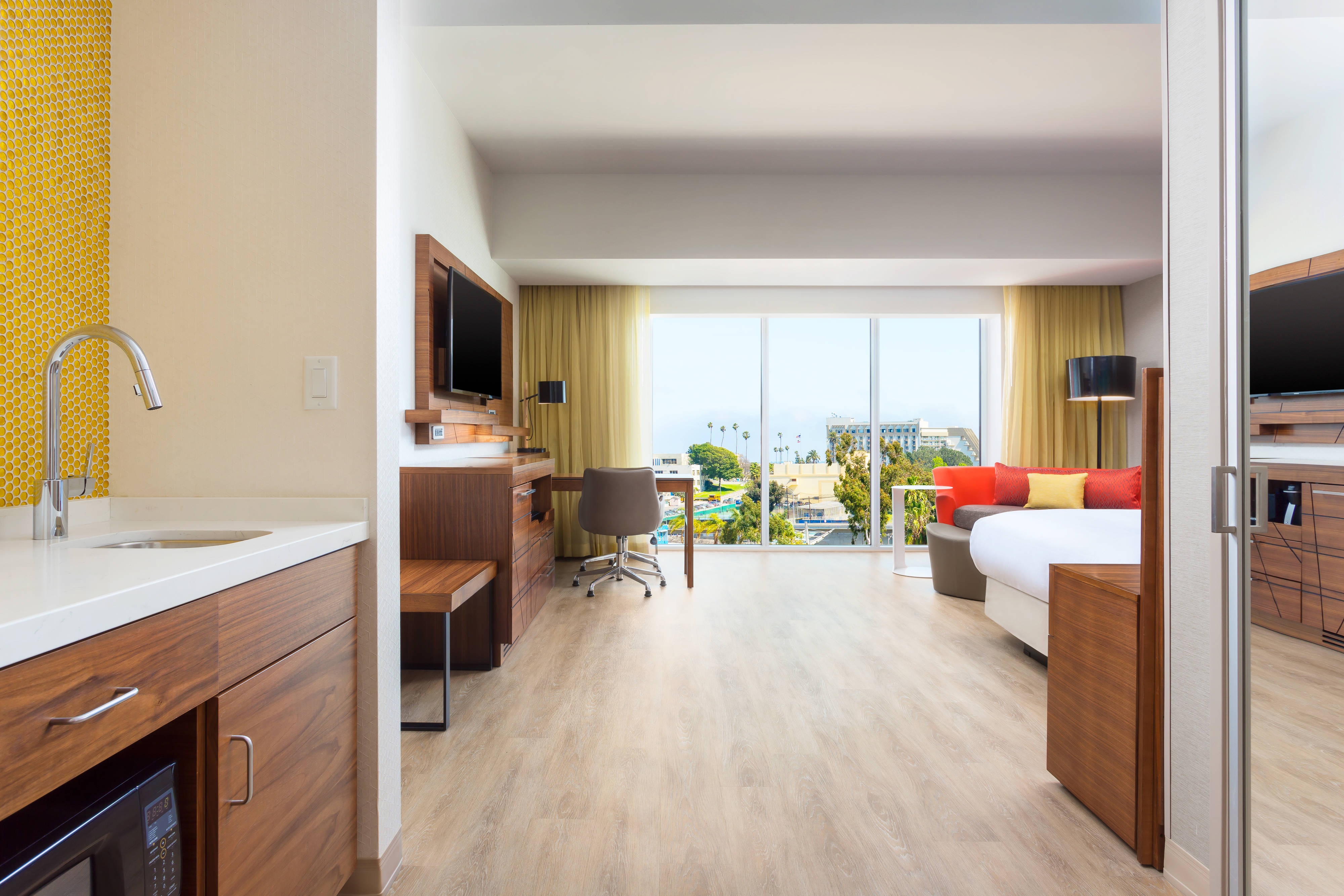 Courtyard Santa Monica Marriott Hotel - Rooms and Suites