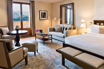 Hotelzimmer in der Toskana mit Blick auf das Tal