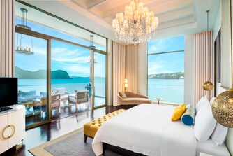 Sunset Royal Villa Master Bedroom