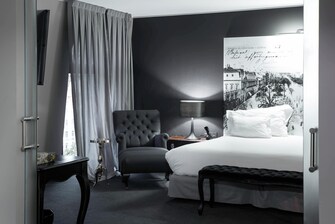 Lisbon Velvet Suite - Bedroom 