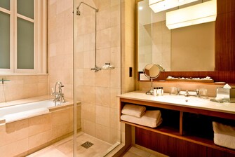 5-star London hotel bathroom