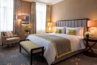 Chambre à coucher d'une suite de luxe de notre hôtel de Londres