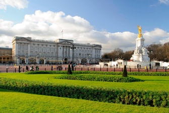  ロンドンのバッキンガム宮殿 