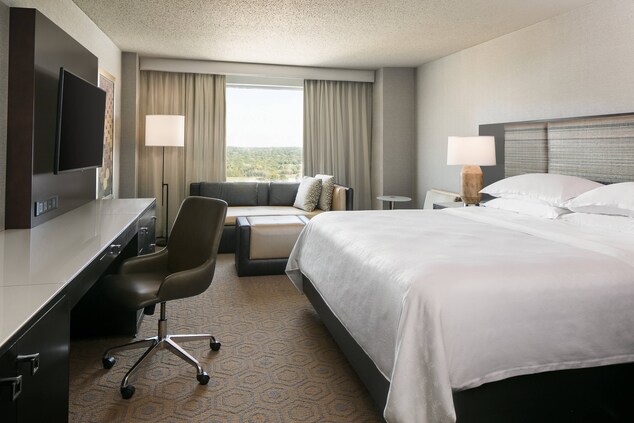 Club Level King Guest Room