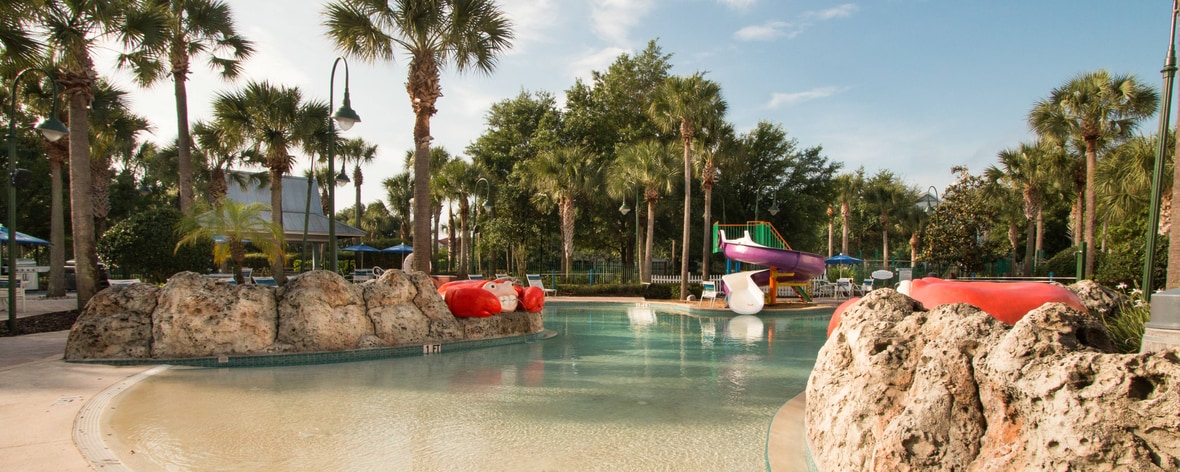 Orlando Kissimmee - piscina ao ar livre com nível de entrada zero