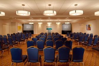 Konferenzzentrum in der dritten Etage – Theaterbestuhlung