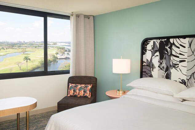 King Delue Guest Room - West Golf View