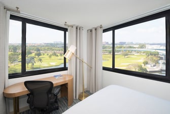 Habitación Deluxe con dos camas Queen - Vista al campo de golf