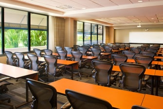 Espacio para reuniones California Clipper configurado como aula