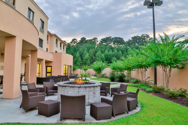 Courtyard Marriott Mobile Daphne Spanish Fort Fire Pit