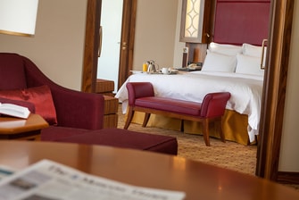 Люкс с одной спальней в отеле Renaissance Monarch Hotel (Москва)