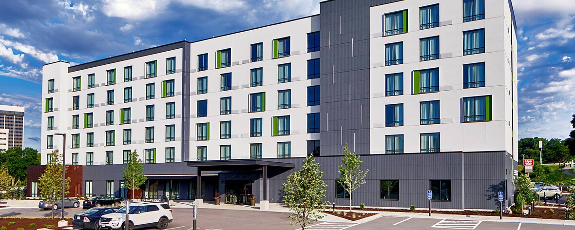Business Hotel in St. Louis Park | Courtyard Minneapolis West
