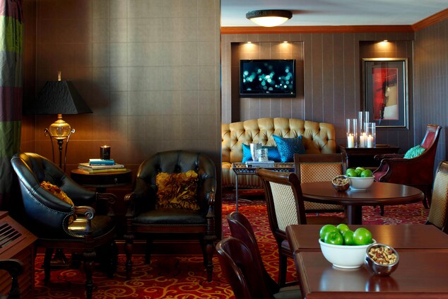 Minneapolis hotel Club lounge