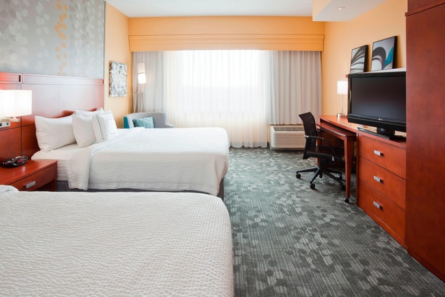 Maple Grove, MN Marriott hotel room that sleeps 4
