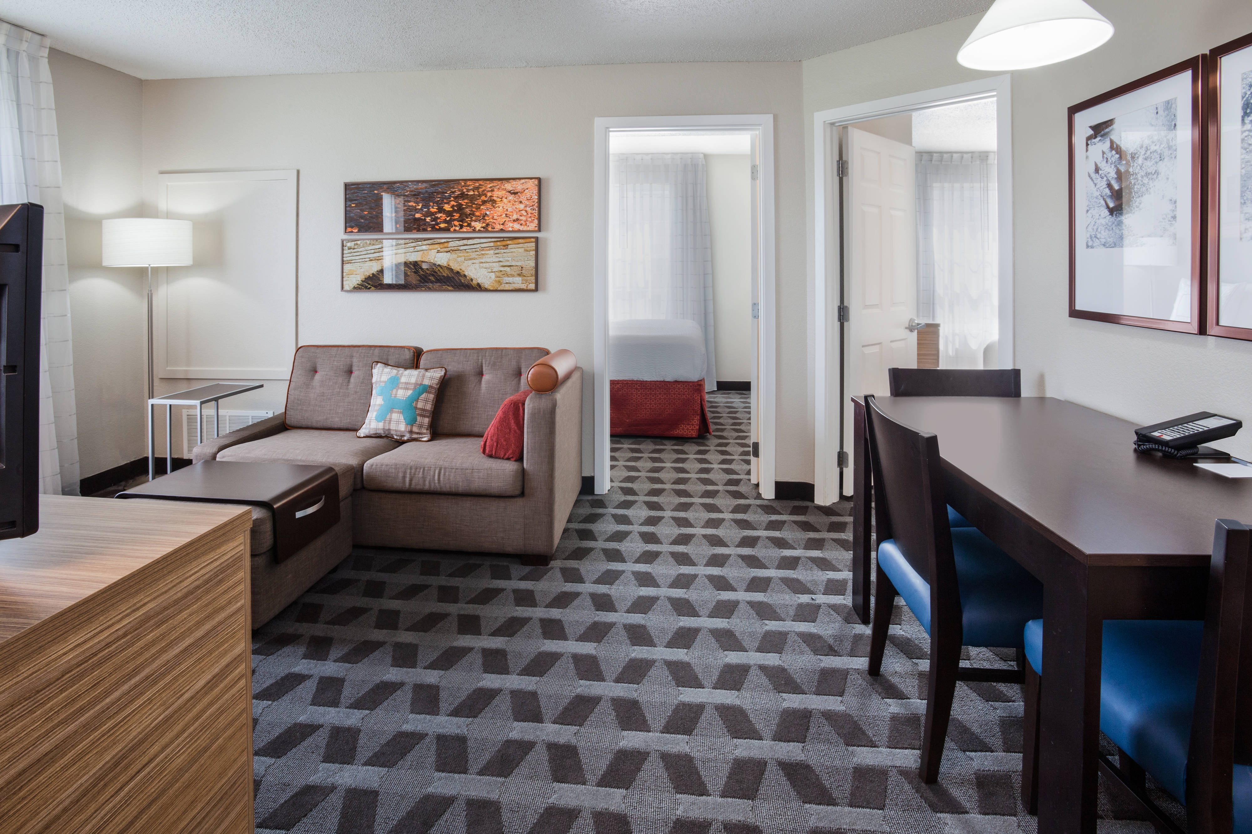 TownePlace Suites Minneapolis Eden Prairie hotel amenities Hotel room